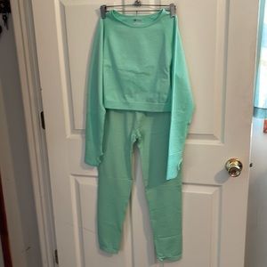 Long Sleeve Mint Green Exercise Outfit Size XL